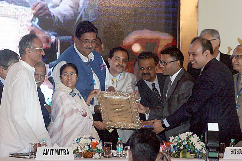 Chairman of AmbujaNeotia and President of FICCI, Mr. Harshavardhan Neotia felicitating Ms. Mamata Banerjee on her second term as the Chief Minister of West Bengal along with other chambers of commerce at Kolkata